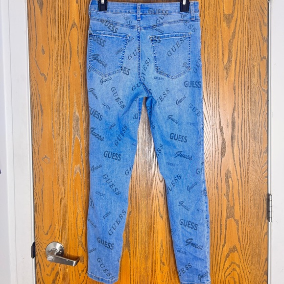 GUESS Medium Wash Capri - Picture 2 of 4